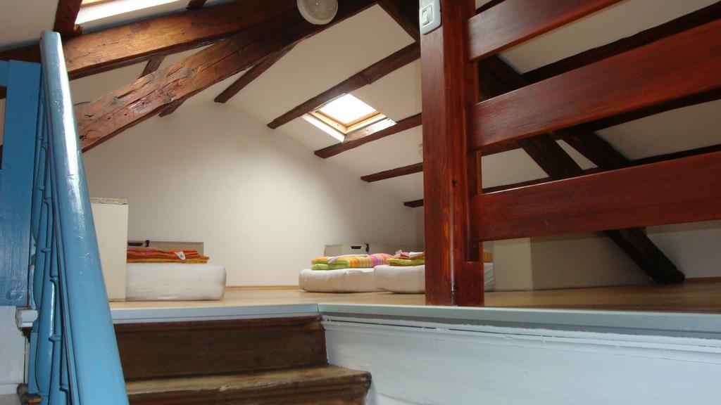 Hostel Alieti Izola Rum bild