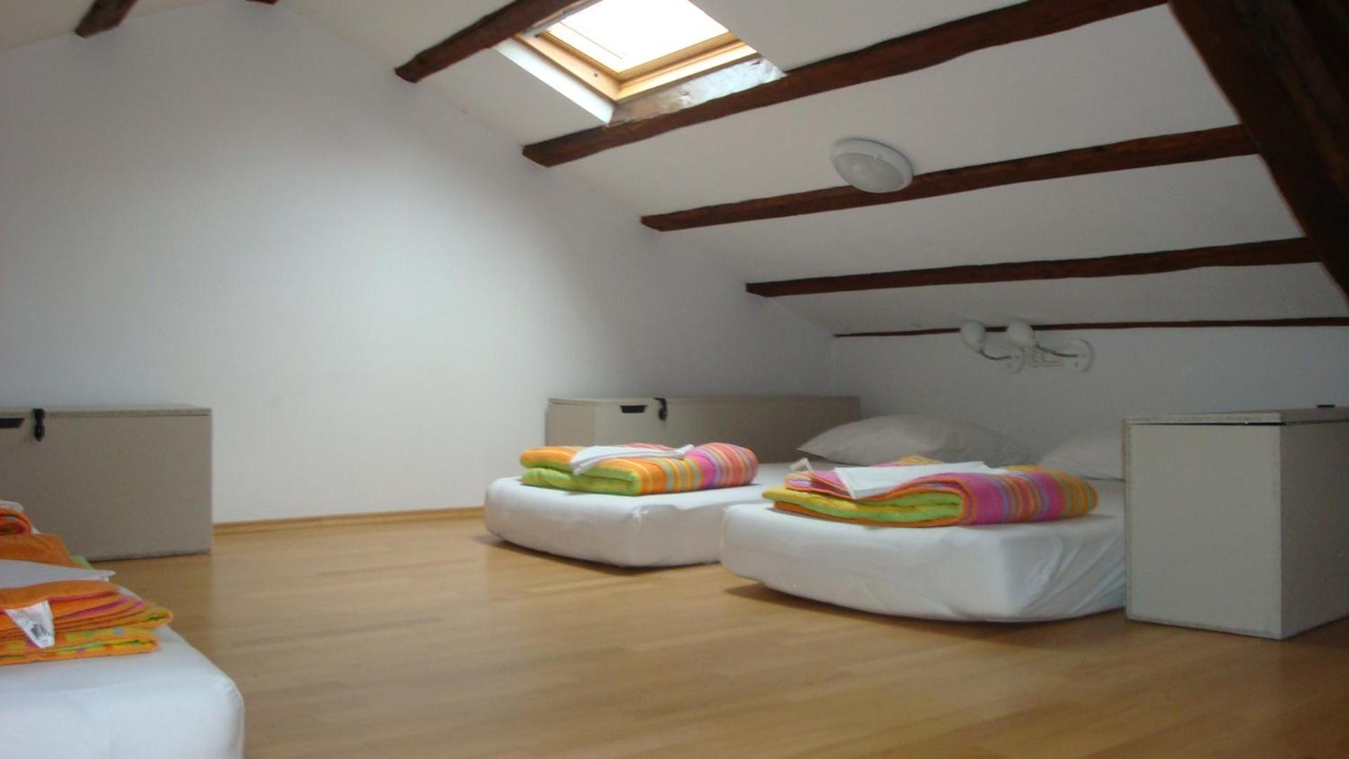 Hostel Alieti Izola Rum bild