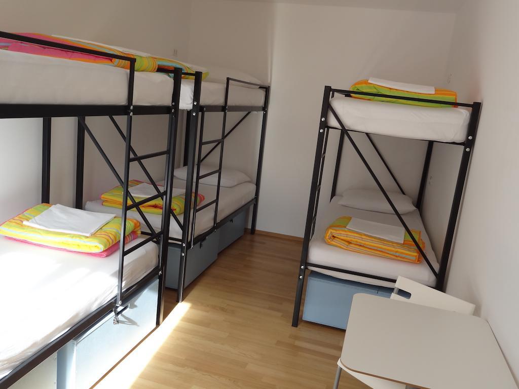 Hostel Alieti Izola Rum bild