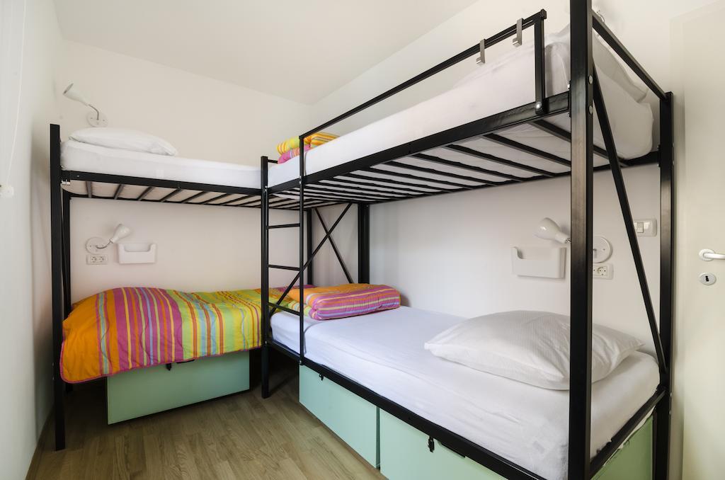 Hostel Alieti Izola Rum bild